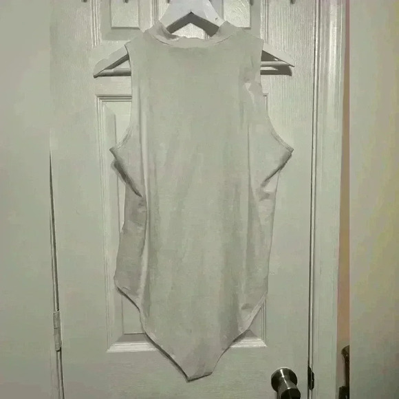 Forever 21 2X White Body Suit - Picture 2 of 5
